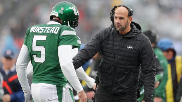 Jets' punter Thomas Morstead returns to the sideline